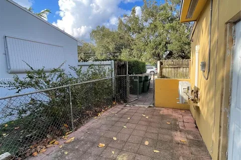 1170 NE 149th St # 1, North Miami FL 33161