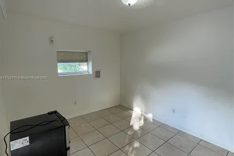 1170 NE 149th St # 1, North Miami FL 33161