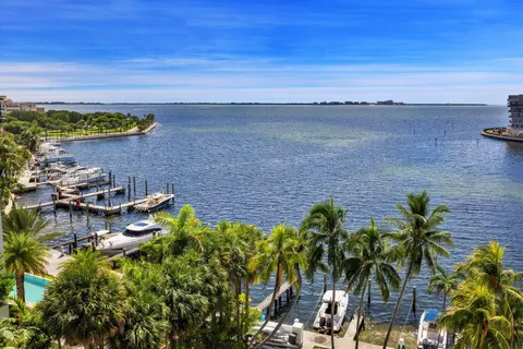 1600 S Bayshore Ln # 8D, Coconut Grove FL 33133