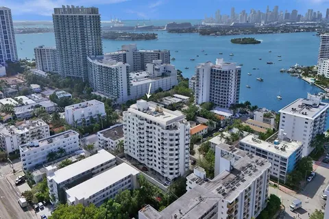 1621 Bay Rd # 704, Miami Beach FL 33139