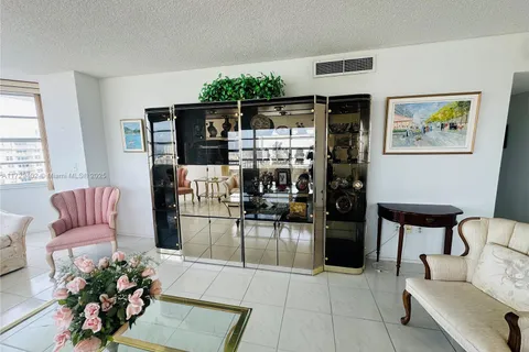 1980 S Ocean Dr # 22P, Hallandale Beach FL 33009