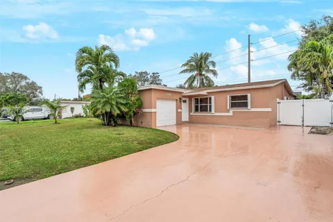 6441 Sherman St, Hollywood FL 33024