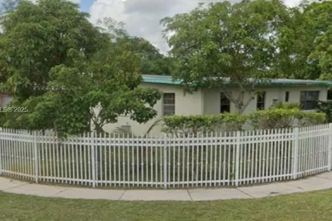 405 NW 133rd St # 405, North Miami FL 33168