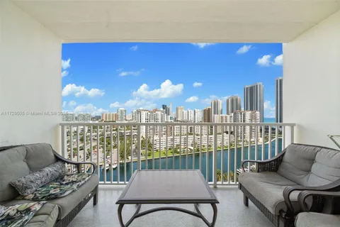 300 Bayview Dr # 1707, Sunny Isles Beach FL 33160