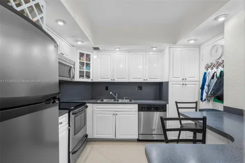 300 Bayview Dr # 1707, Sunny Isles Beach FL 33160