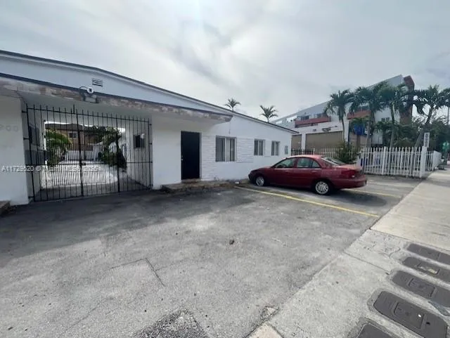 2900 W Flagler St, Miami FL 33135