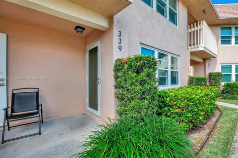 339 Gulfstream Rd, Dania Beach FL 33004