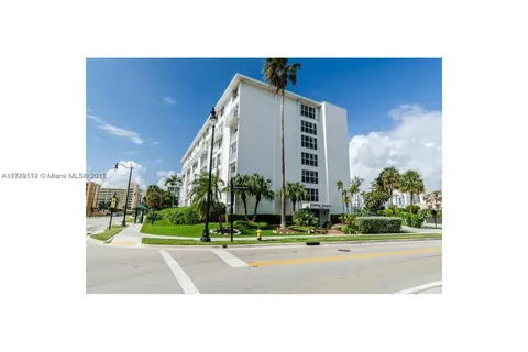 17800 Atlantic Blvd # 203, Sunny Isles Beach FL 33160