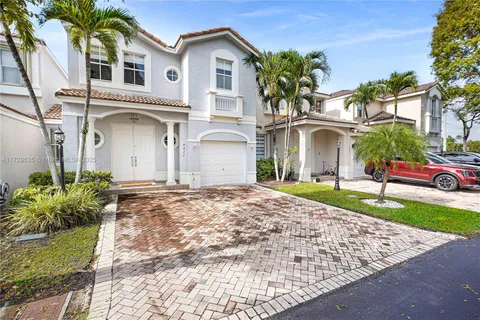 4872 NW 107th Pl, Doral FL 33178