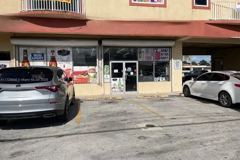 4th Ave, Hialeah FL 33013