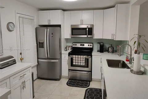 500 NE 12th Ave # 102, Hallandale Beach FL 33009