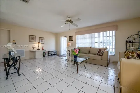 4801 NW 13th Ave, Deerfield Beach FL 33064