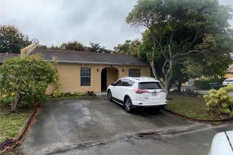 3019 NW 203rd Ln, Miami Gardens FL 33056