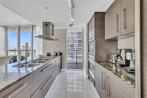 485 Brickell Ave # 3702, Miami FL 33131