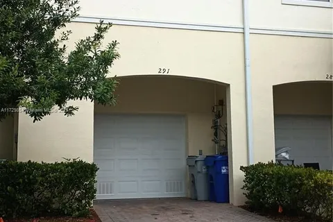291 SW 7th Ct, Pompano Beach FL 33060