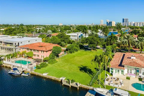 319 Holiday Dr, Hallandale Beach FL 33009