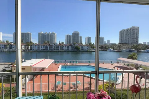 2980 Point East Dr # D302, Aventura FL 33160