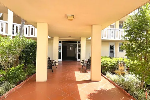 2980 Point East Dr # D302, Aventura FL 33160