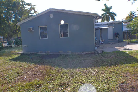 405 NW 128th St, North Miami FL 33168