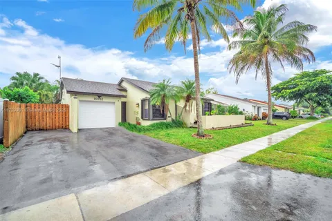 16682 Royal Poinciana Dr, Weston FL 33326