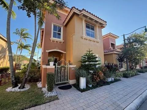 949 SW 143rd Ave, Pembroke Pines FL 33027