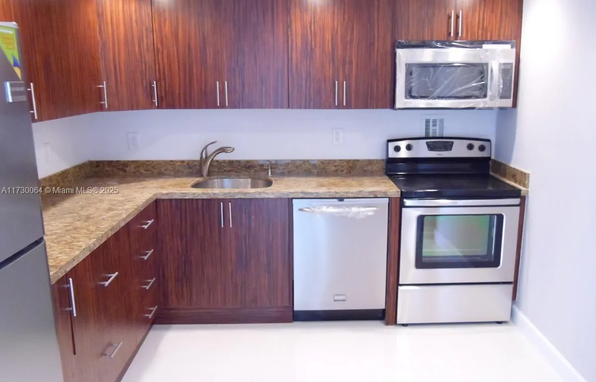 2450 NE 135th St # 812, North Miami FL 33181
