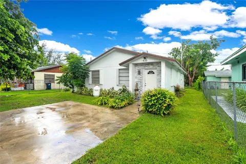 435 NW 15th St, Florida City FL 33034