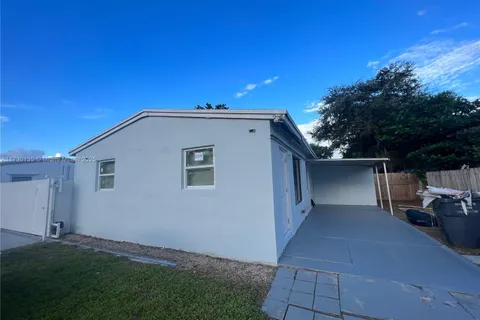 1331 N 69th Way, Hollywood FL 33024