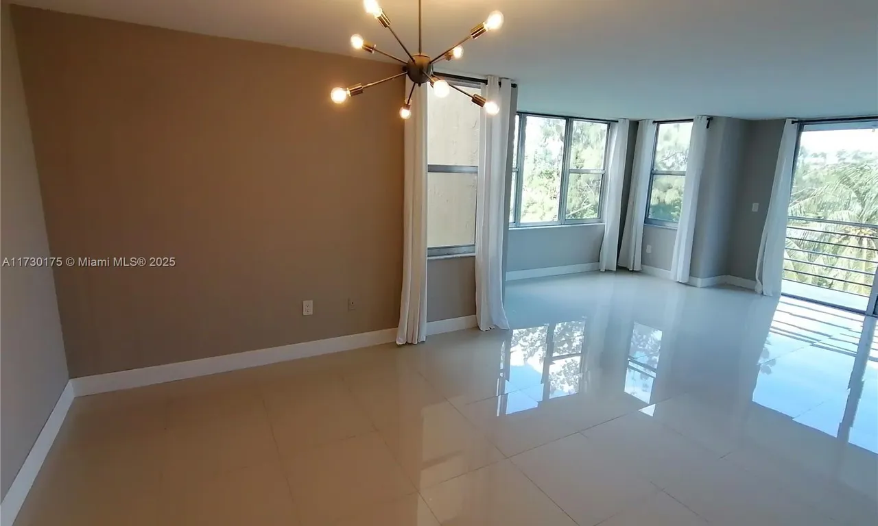 17890 W Dixie Hwy 518 Hwy # 518, North Miami Beach FL 33160