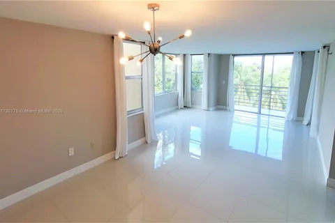 17890 W Dixie Hwy 518 Hwy # 518, North Miami Beach FL 33160
