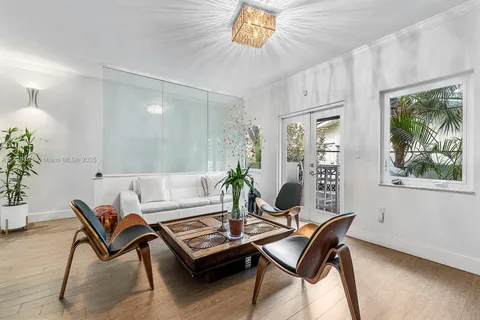 261 Navarre Ave # 9, Coral Gables FL 33134