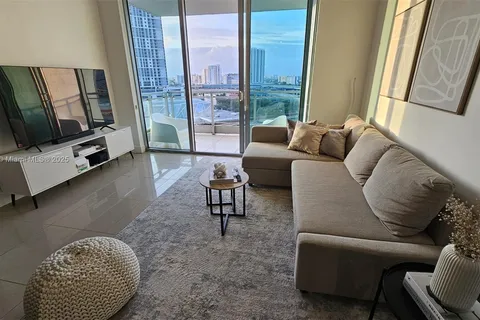 90 SW 3rd St # 1206, Miami FL 33130