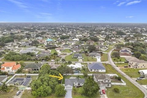 521 SW Rabbit Ave, Port St. Lucie FL 34953