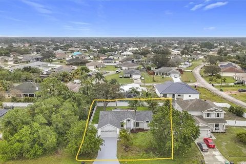 521 SW Rabbit Ave, Port St. Lucie FL 34953