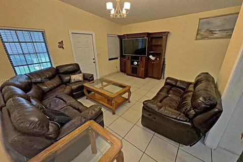 3325 NW 80th St, Miami FL 33147