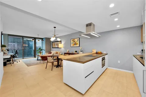 1000 Brickell Plz # 3914, Miami FL 33131