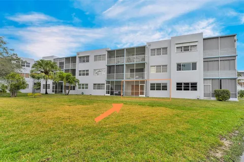 2200 Park Ln # 102, Hollywood FL 33021