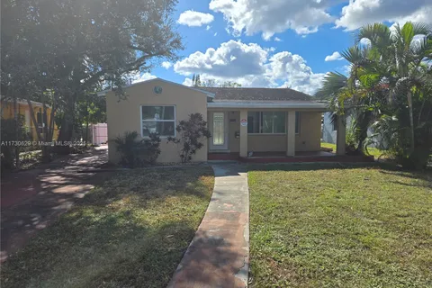 2722 Pierce St, Hollywood FL 33020