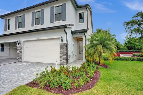 2343 Rollingwood Ct, Oakland Park FL 33309