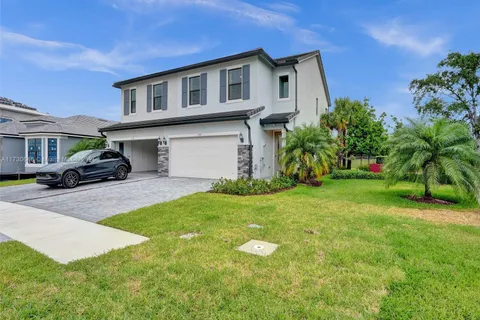 2343 Rollingwood Ct, Oakland Park FL 33309