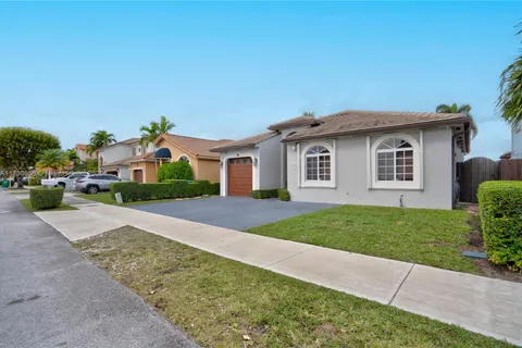 15347 SW 33rd Ln, Miami FL 33185