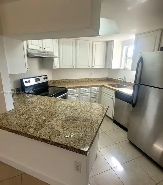 8333 Lake Dr # 407, Doral FL 33166