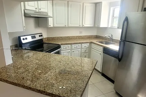 8333 Lake Dr # 407, Doral FL 33166