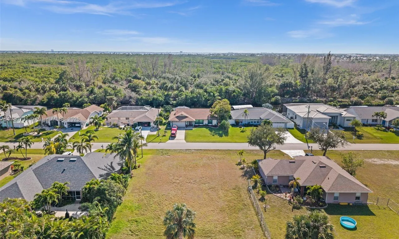 2133 coral point dr, Cape Coral FL 33990