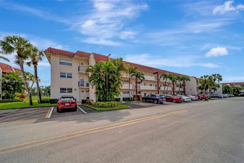 9400 N Hollybrook Lake Dr # 208, Pembroke Pines FL 33025