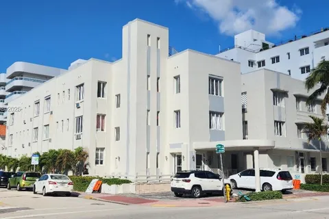 3700 Collins Ave # 208, Miami Beach FL 33140