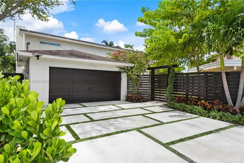 1617 SW 17th Ave, Fort Lauderdale FL 33312