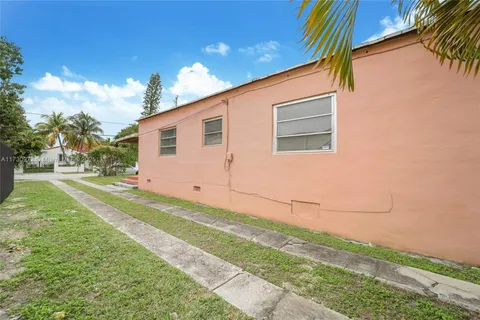 1255 SW 16th St, Miami FL 33145