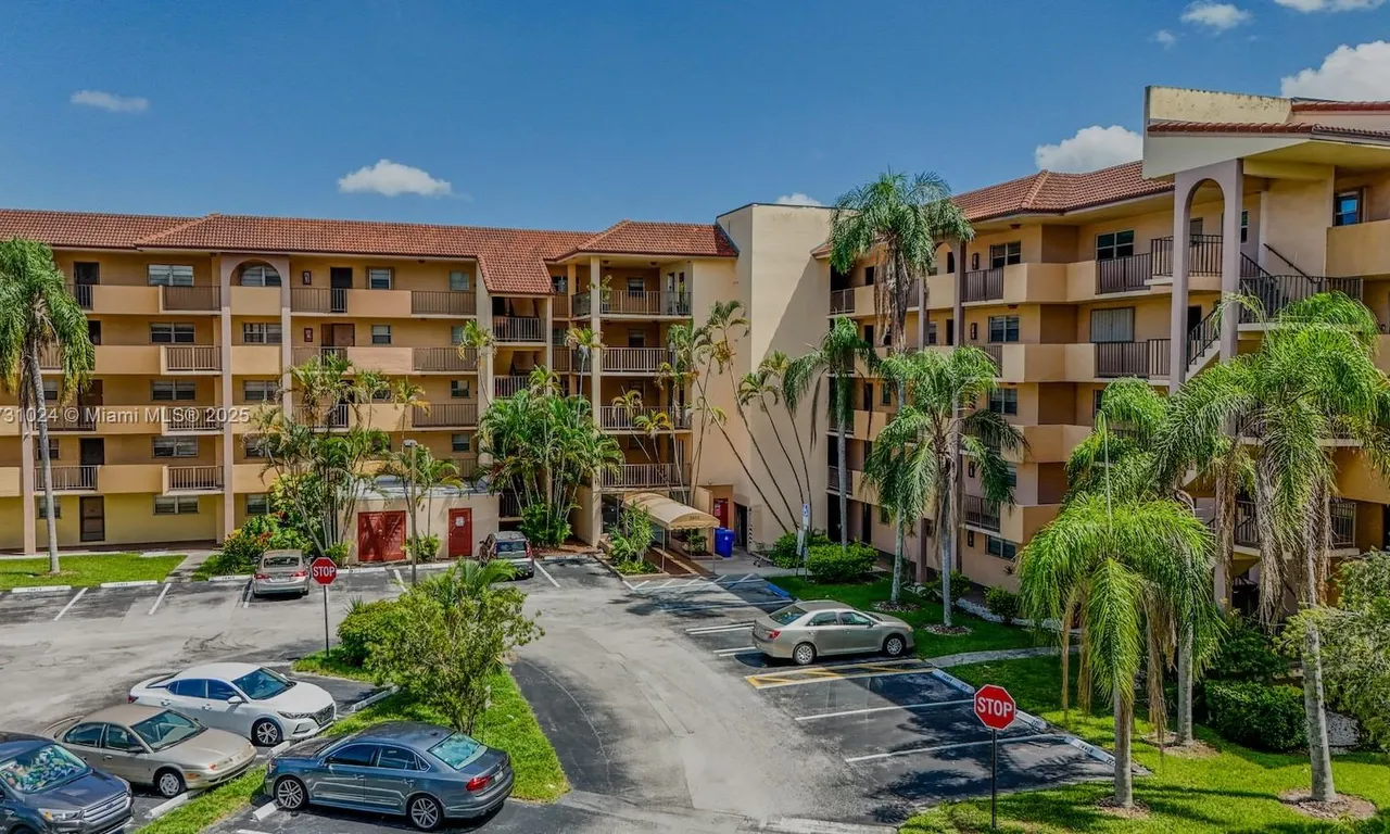 3955 N Nob Hill Rd # 402, Sunrise FL 33351