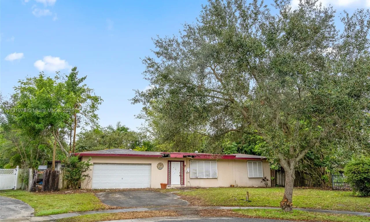 561 SW 60th Ave, Plantation FL 33317